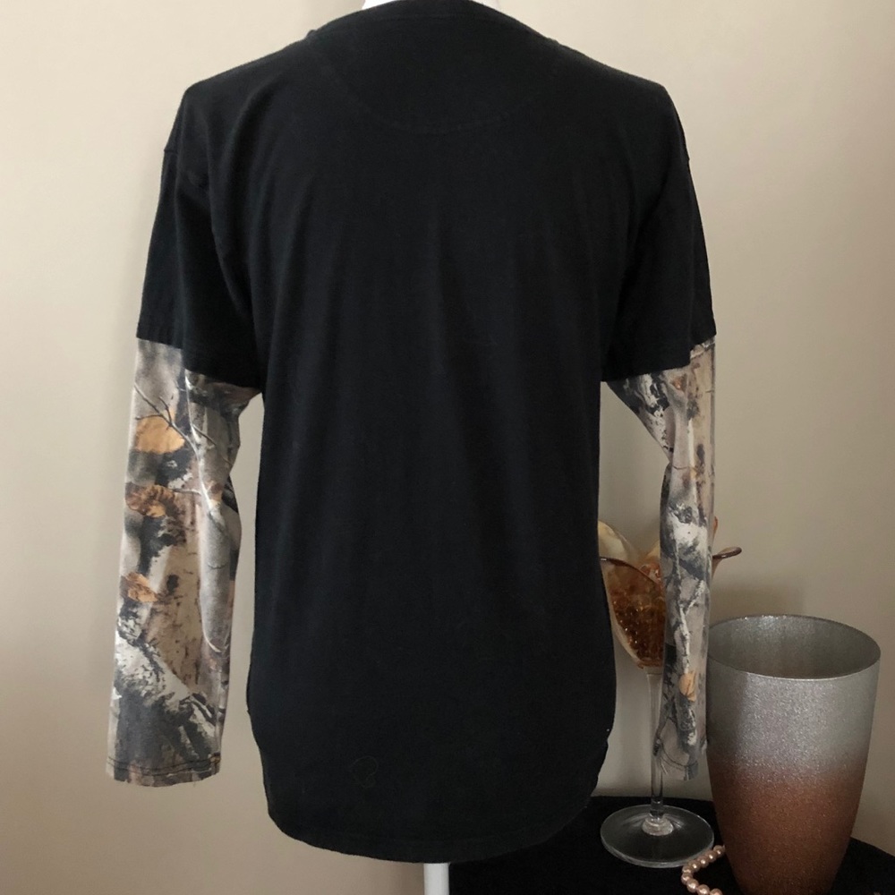🦌🍁BOYS LEGENDARY WHITETAILS “LIVE 2 HUNT” TEE - Picture 5 of 7
